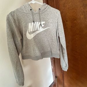 Cropped Nike Hoodie